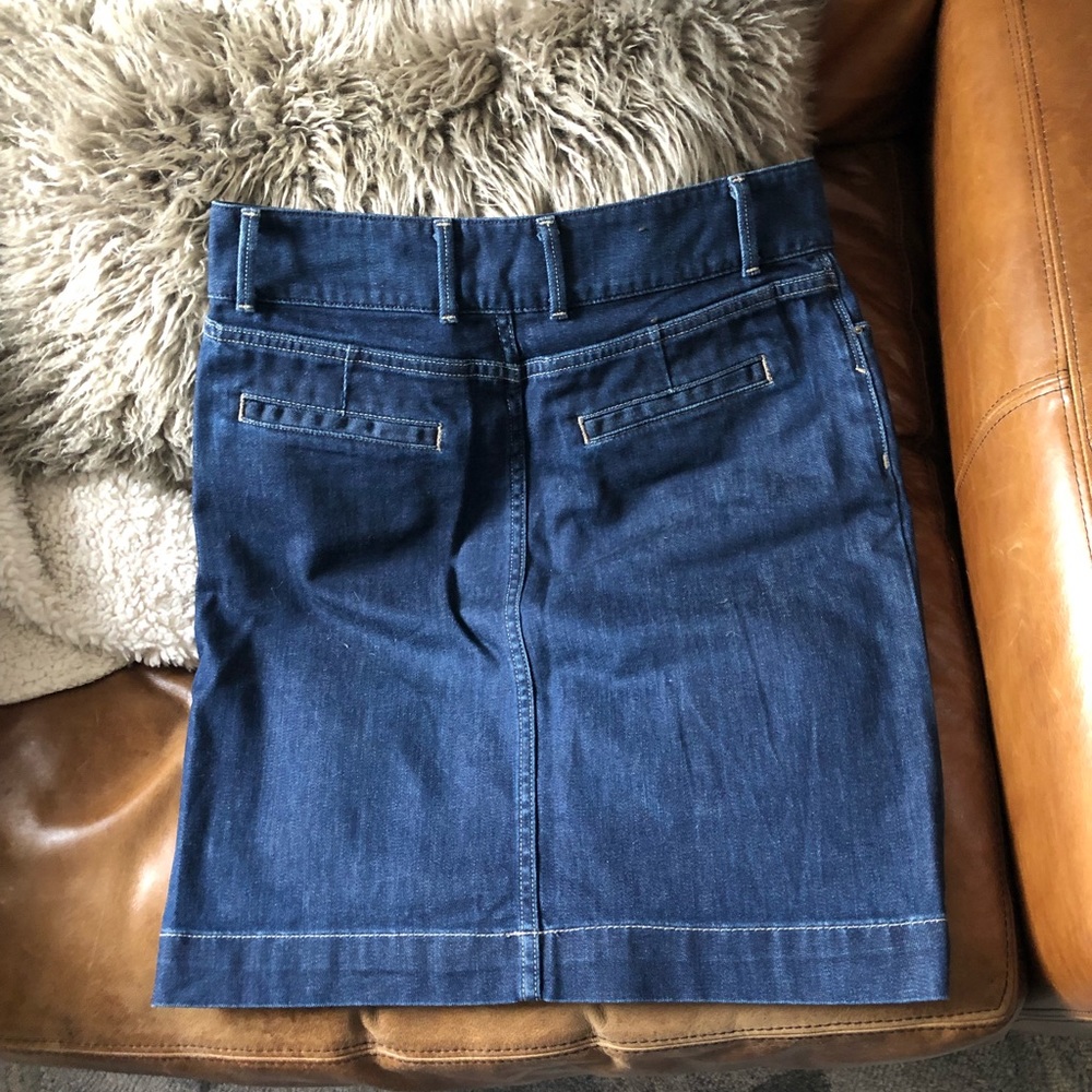 Banana republic dark wash jean skirt size 4 - Picture 2 of 3